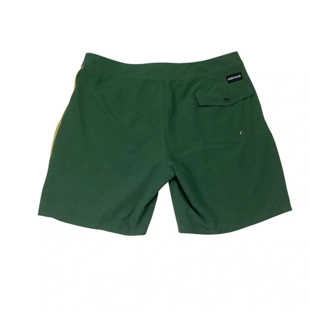 Quicksilver Men’s Boardshorts Sz 34 Green